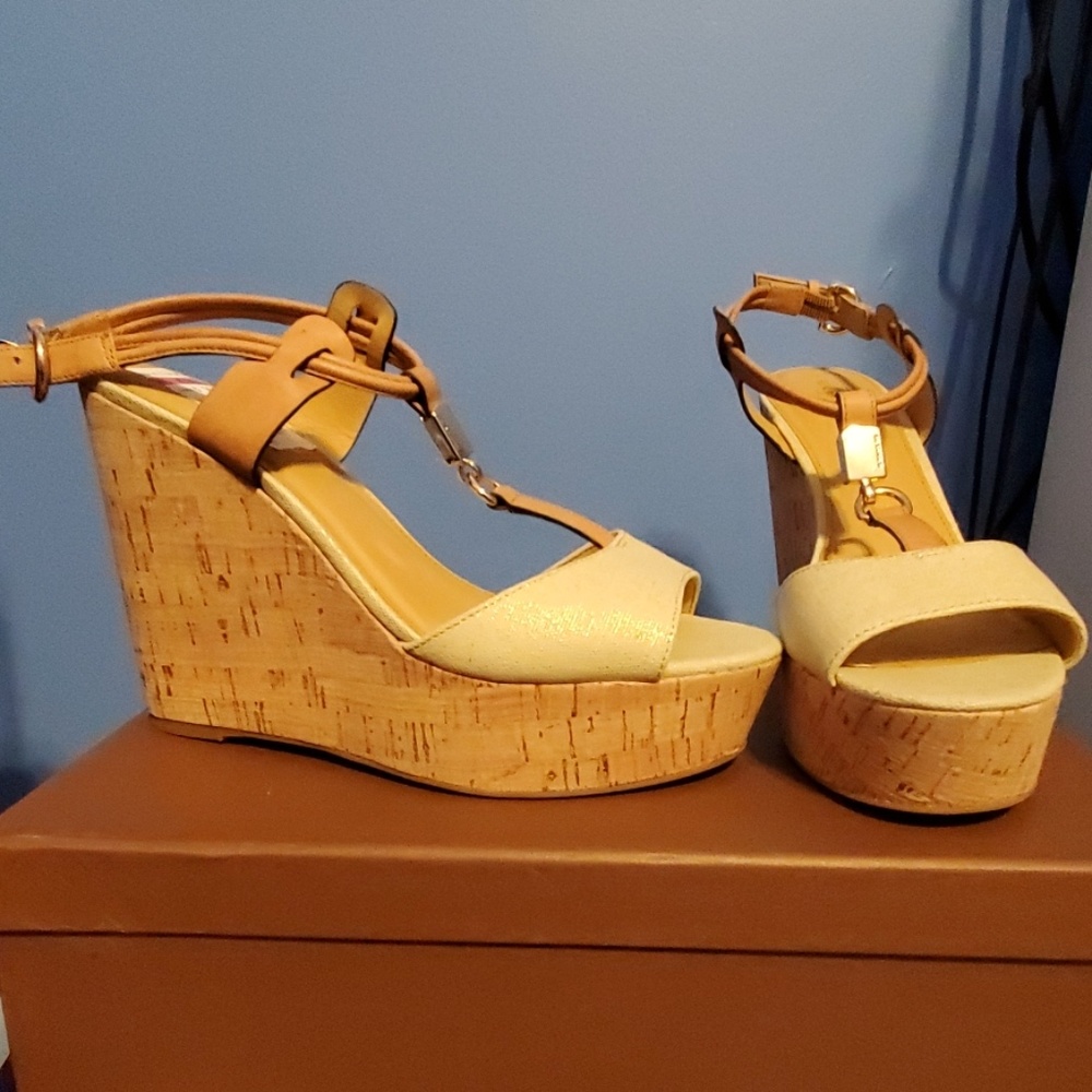 Coach gold/natural wedges